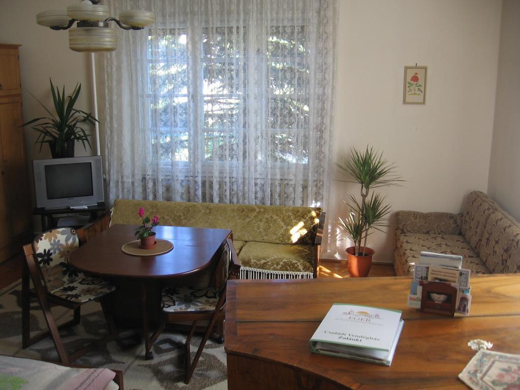 Csaladi Vendeghaz Daire Eğri Oda fotoğraf